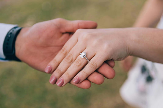 Find the Perfect Engagement Ring at The Jewel Box – Luxury for Less!