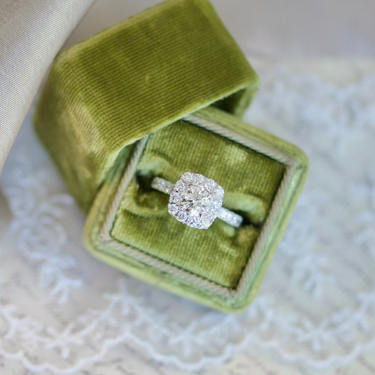 18k White Gold 0.81tcw (1.72cttw) Round-Cut Diamond Cushion Halo Engagement Ring0